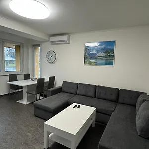 3 Bedroom Apartment, Playground, Bounce Mat Jump Ring Apartmán