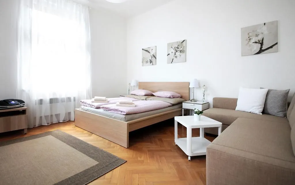 Angel City Aparthotel Prague 3*,