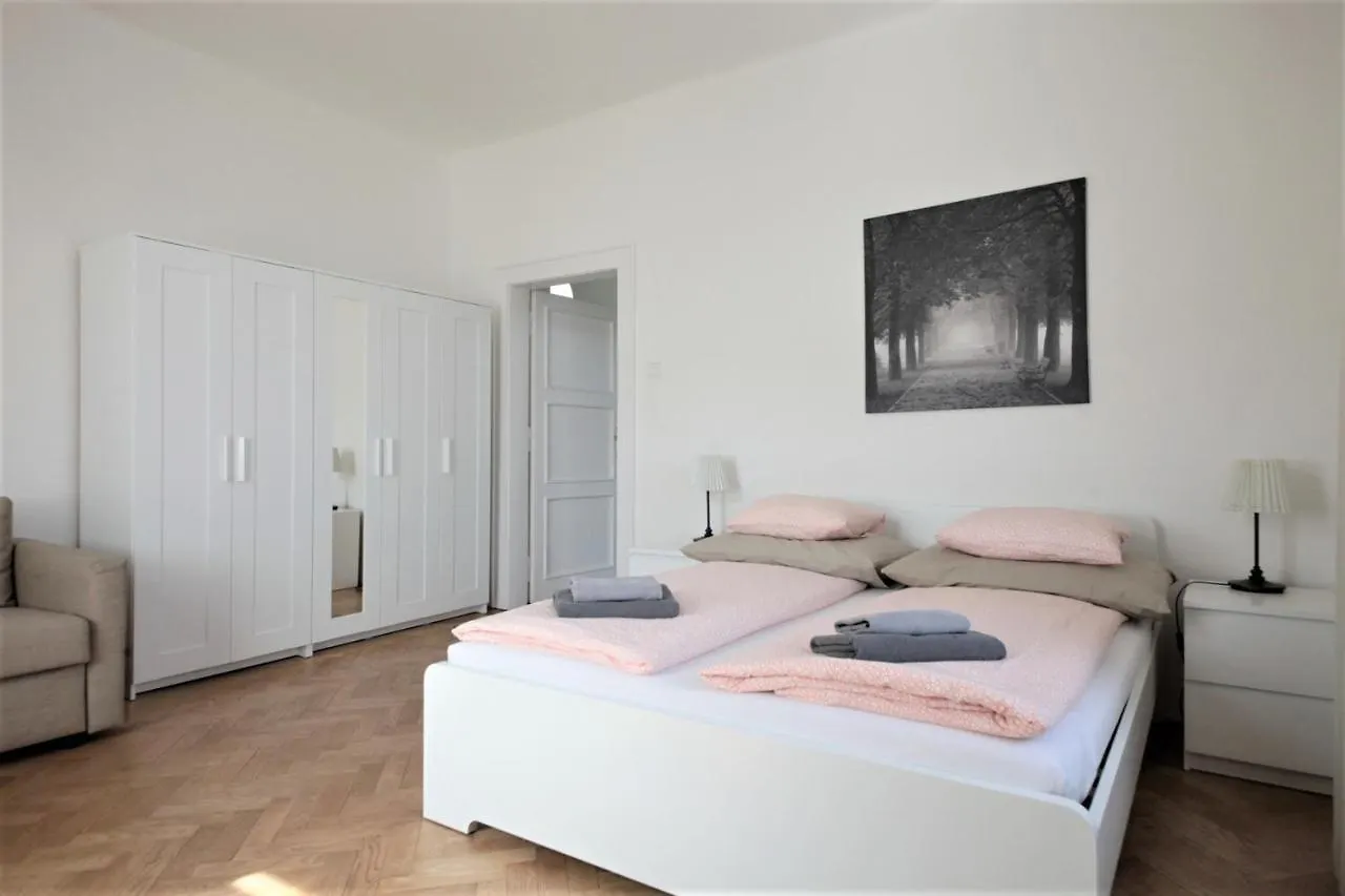 Angel City Aparthotel Prague 3*,