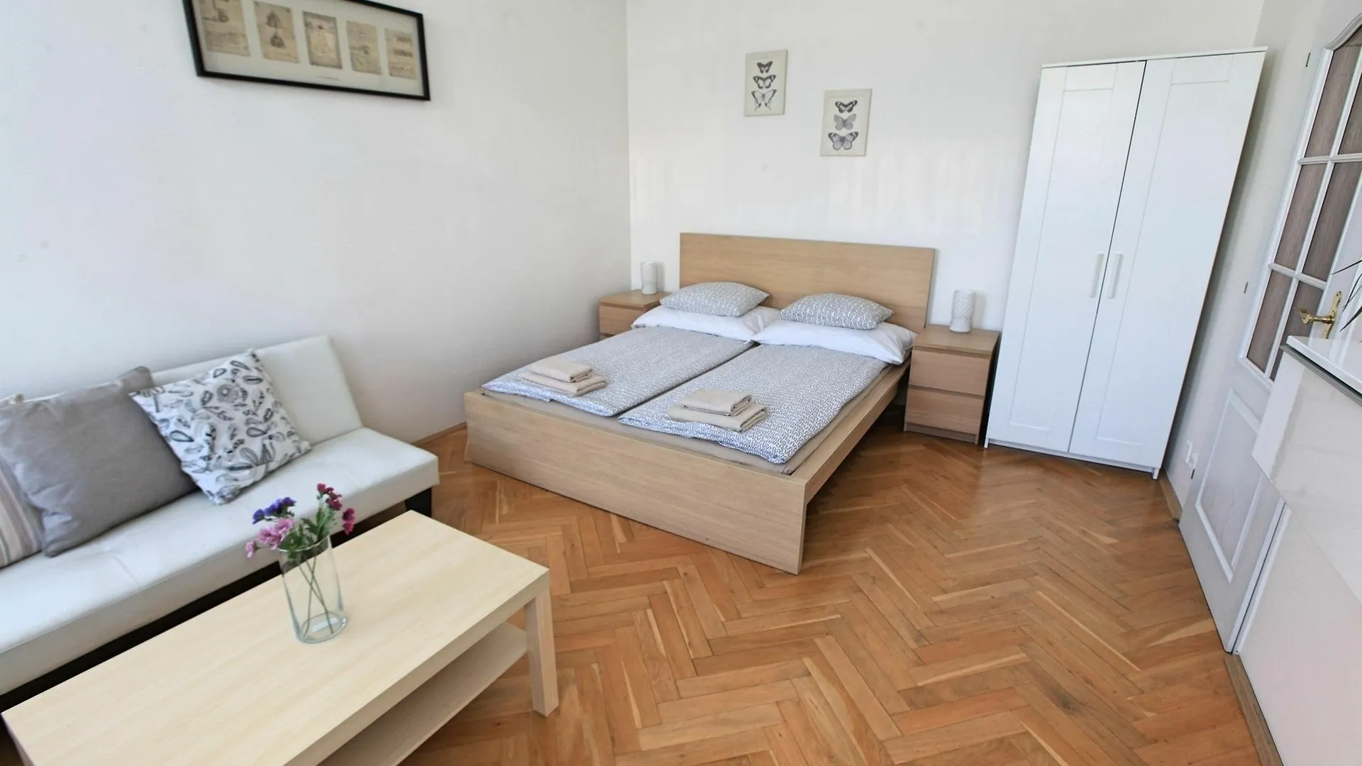 Angel City Aparthotel Prague 3*,